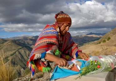 chaman-preparandoce-para-realizar-ceremonias-ancestrales-full